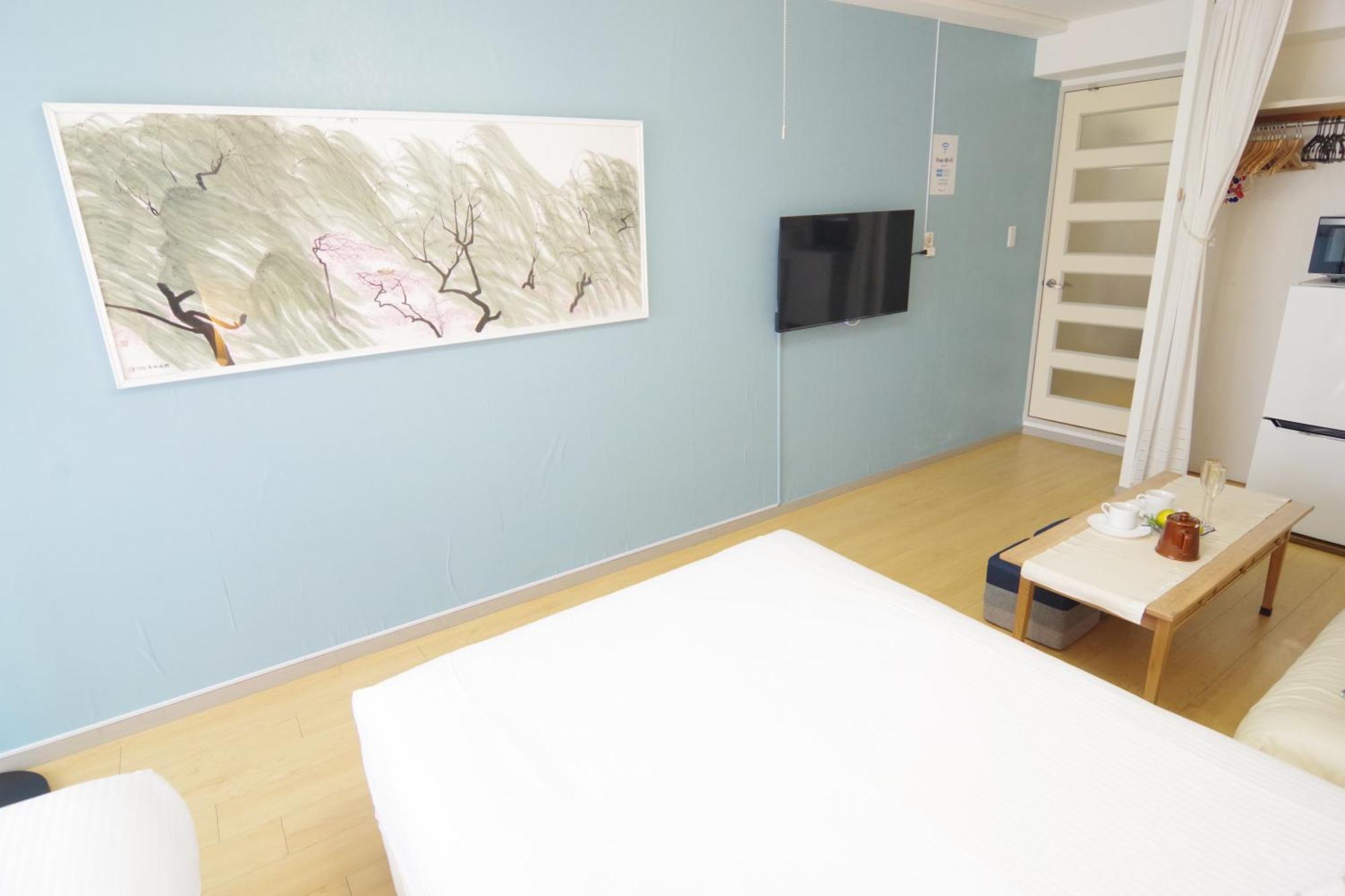 Nippombashi Art 705 Osaka
